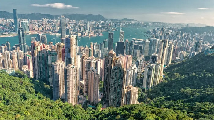 toa-nha-choc-troi-noi-tieng-hong-kong-du-lich-viet