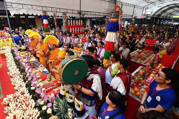 Du lịch Nhật Bản tham gia lễ hội Phật Đản Hana Matsuri