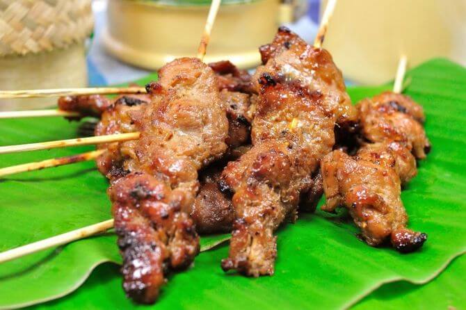 Du lịch Thái Lan thưởng thức thịt nướng trải chiếu