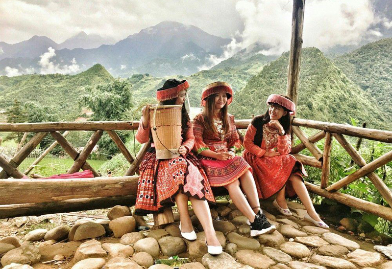 Ghé thăm bản Tả Phìn và hóa trang thành những cô gái người H'Mông