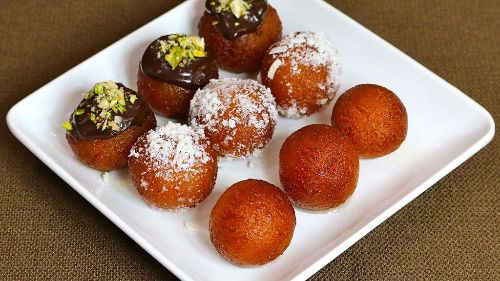 Những viên Gulab Jamun ngọt ngào ngâm trong siro
