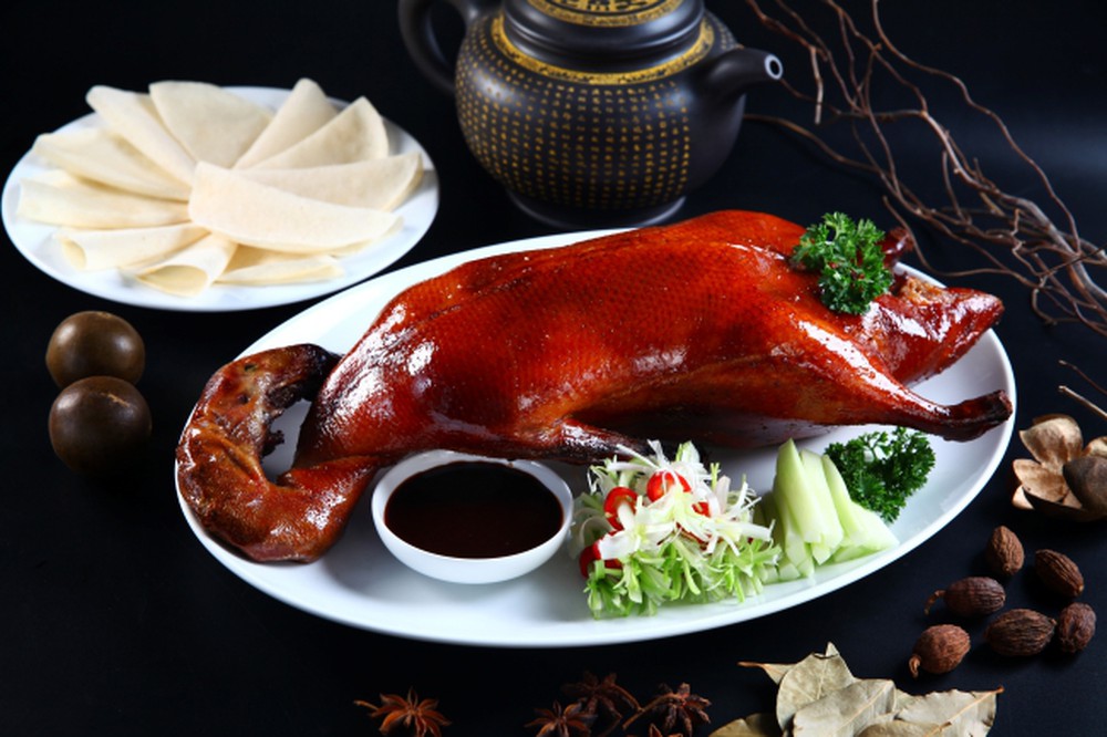 Món vịt quay Bắc Kinh với lớp da giòn rụm và thịt mềm mọng