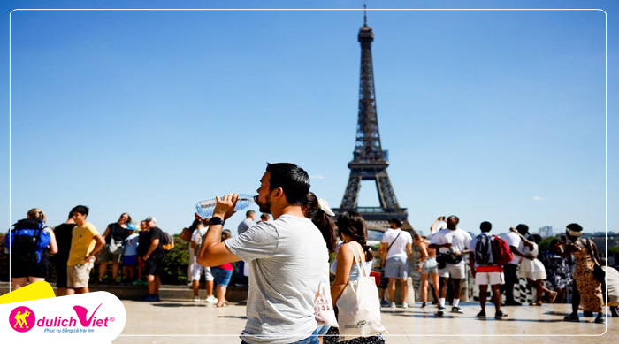 Tham quan & chụp hình dưới chân Tháp Eiffel