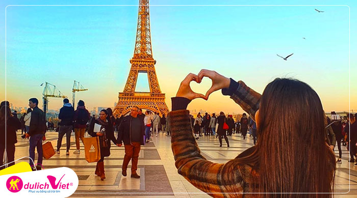 Tham quan & chụp hình dưới chân Tháp Eiffel