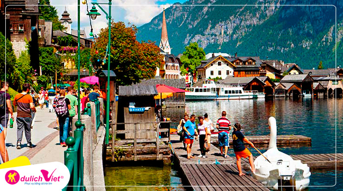 Hồ Hallstatt: tản bộ dạo quanh trên những con đường nhỏ quanh làng,