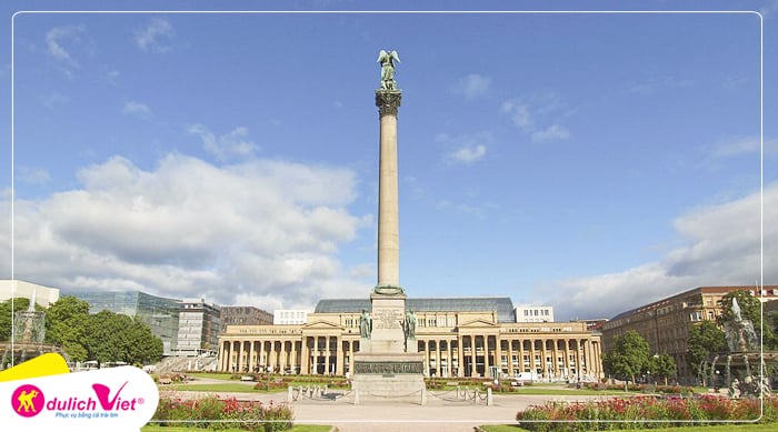 quang-truong-Schlossplatz-du-lich-viet