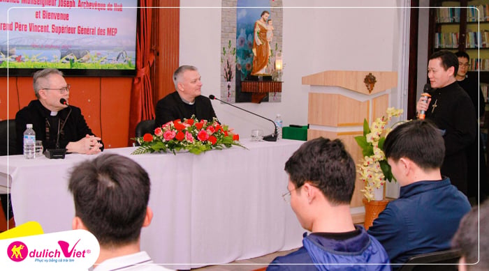 du-lich-hanh-huong-chau-au-nha-tho-Miraculous-Medal-du-lich-viet