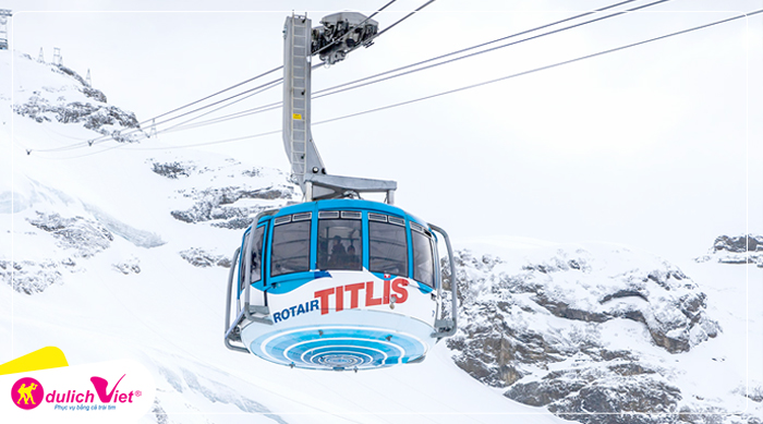 Ngồi cáp treo lên đỉnh núi Titlis