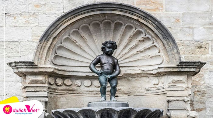 Bức tượng “Cậu bé đứng tè” Manneken Pis