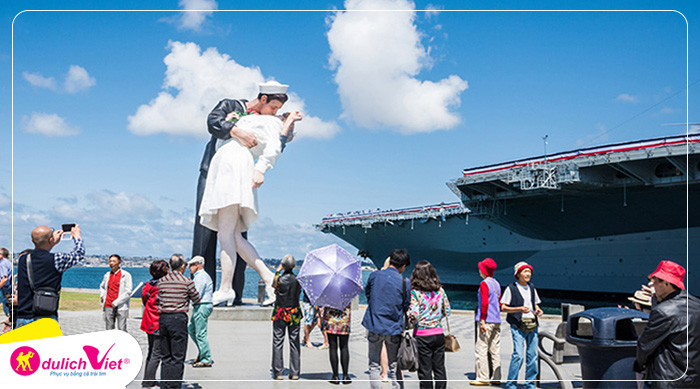 tau-san-bay-uss-midway-du-lich-viet