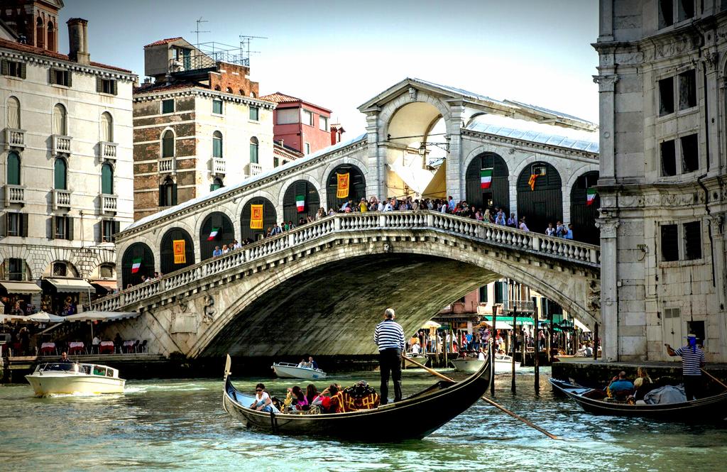 Cầu Rialto và chợ Rialto