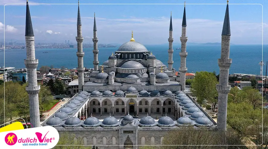 Tua Thổ Nhĩ Kỳ tham quan Thánh đường Blue Mosque