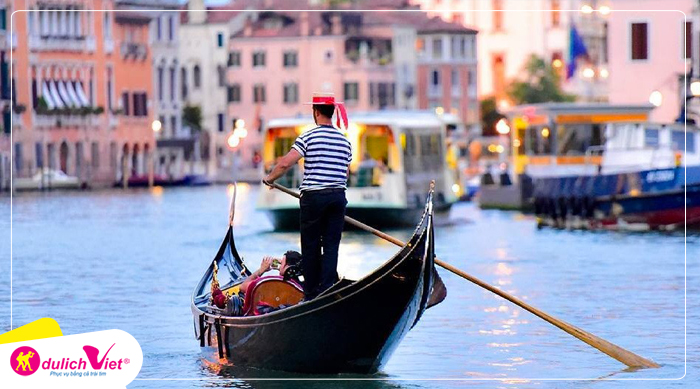 du-lich-y-tet-nguyen-dan-thanh-pho-tren-song-Venice-du-lich-viet