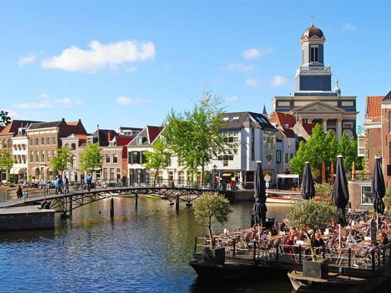 Kênh đào cổ kính và lãng mạn ở Leiden, Hà Lan