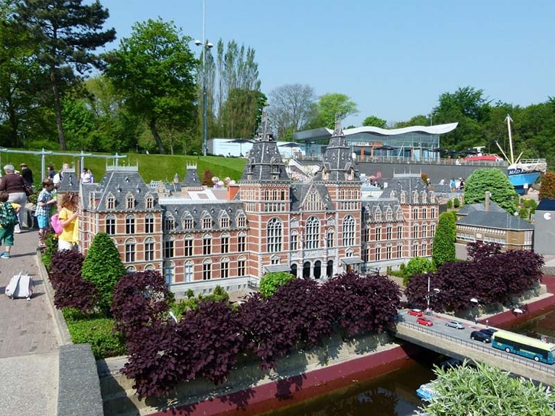 Thành phố thu nhỏ Madurodam đầy thú vị.