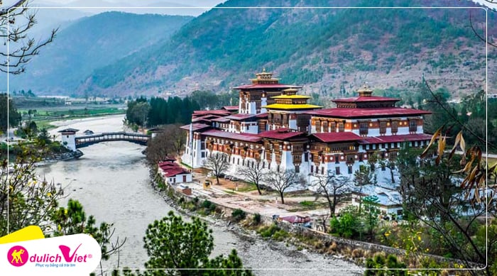 cung-dien-cuc-lac-du-lich-viet