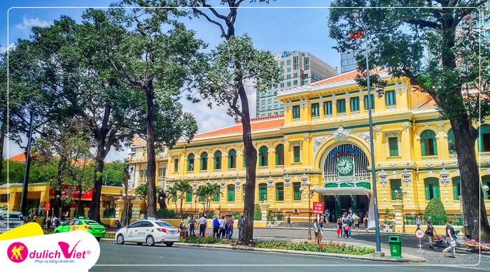 Bưu điện Thành Phố (Số 01 Công Xã Paris, Quận 1).