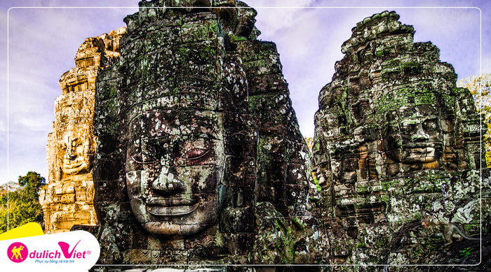 Đền Angkor Thom – Trung tâm là đền Bayon với 216 nụ cười bí ẩn.