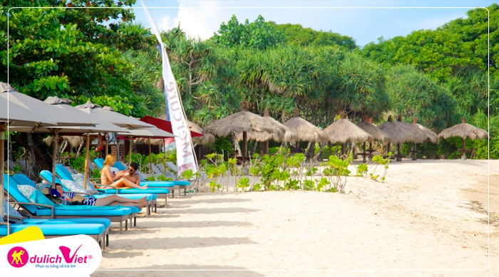tam-bien-tai-PANTAI-MENGIAT-du-lich-viet