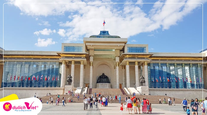 quang-truong-Sukhbaatar-du-lich-viet