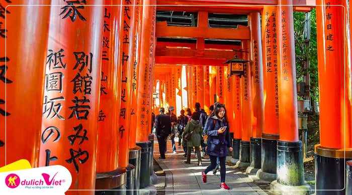 FUSHIMI INARI – Ngồi đền Ngàn Cổng Huyền Thoại tại Nhật Bản