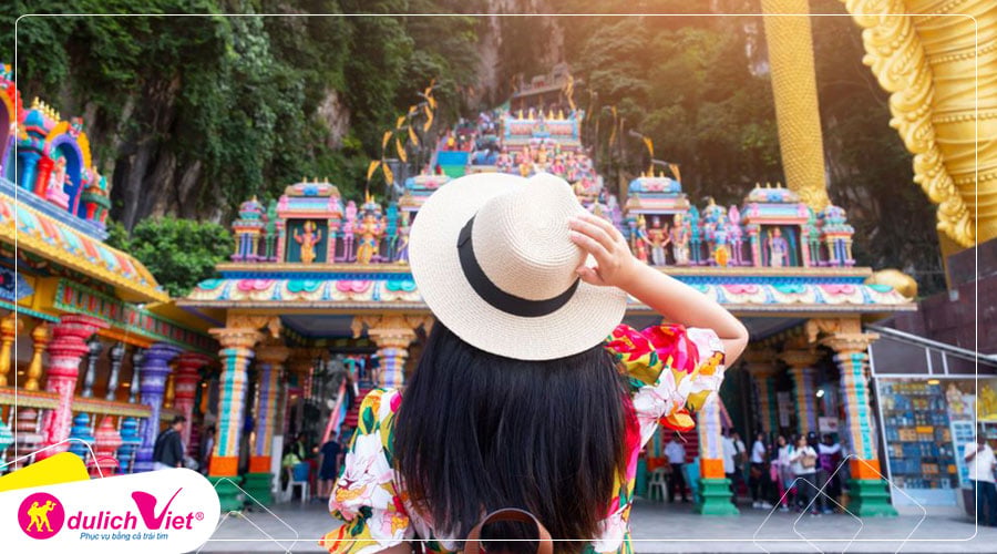 Động Batu cao 272 bậc thang