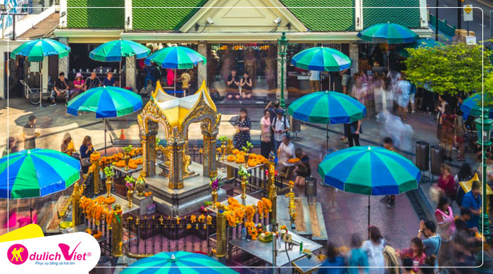 viếng phật 4 mặt nằm ngay trung tâm Bangkok