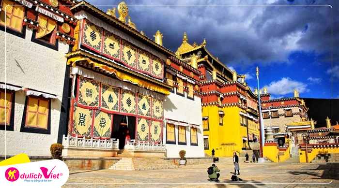 tham-quan-tu-Songzanlinsi-du-lich-viet