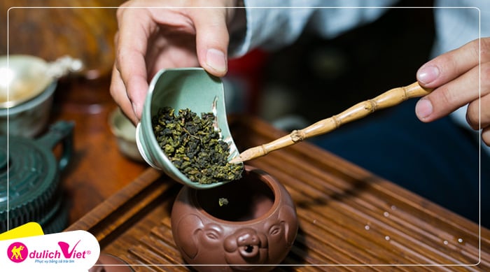 ngoi-thuyen-dao-quanh-tay-ho-du-lich-viet