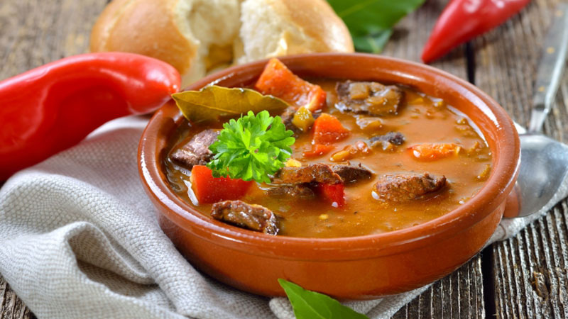 Gulyás có nghĩa là “người chăn bò”.