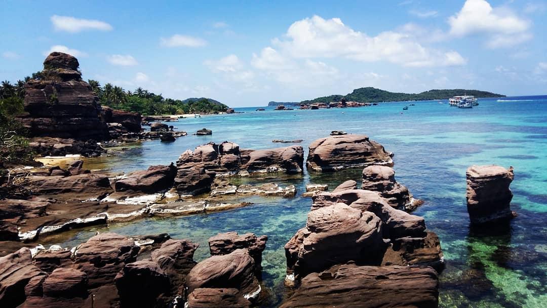 Hòn Gầm Gì với rạn san hô đa dạng