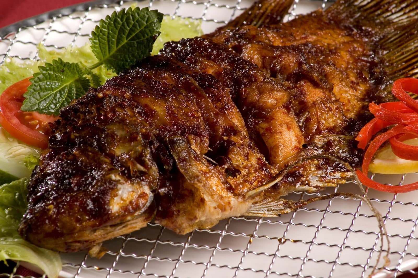 Ikan Bakar - Cá nướng than hoa tẩm ướp gia vị đậm đà