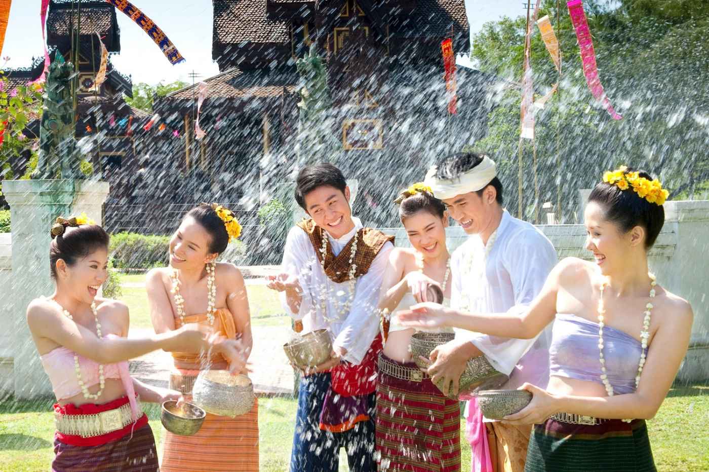 Lễ hội té nước luôn thu hút được sự quan tâm của mọi người