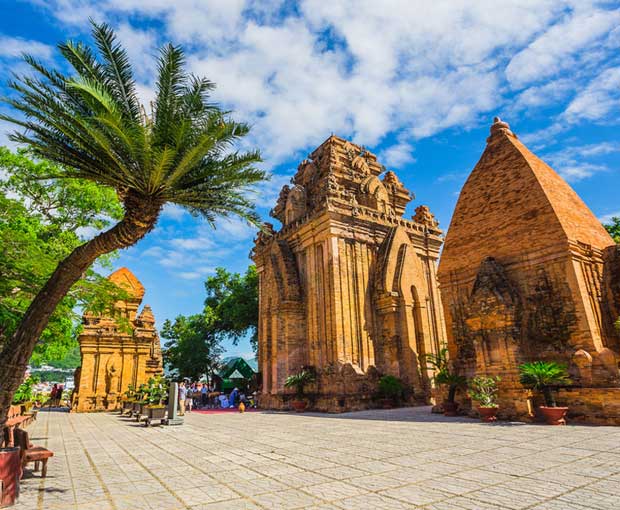 Du lịch Nha Trang - Du ngoạn 4 đảo - Tháp Ponagar - Vinpearland - Nhà thờ đá từ Sài Gòn