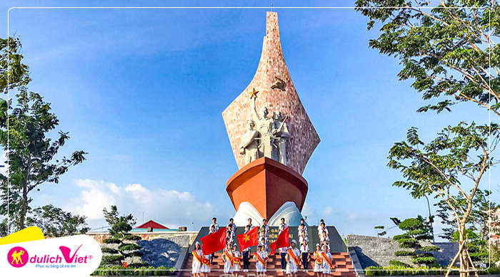 Tượng đài Anh Hùng - Liệt sỹ Phan Ngọc Hiển