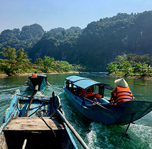 Du lịch Lễ 30/4 - Tour Đà Nẵng - Huế - Thánh Địa La Vang - Động Phong Nha từ Sài Gòn 2025