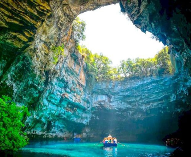 Du lịch Hè - Tour Đà Nẵng - Huế - Động Thiên Đường - Bay Vietnam Airlines từ Sài Gòn 2025