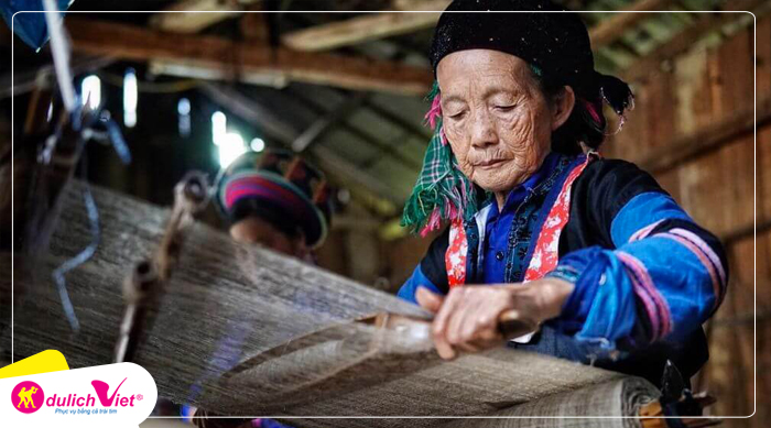 Làng dệt thổ cẩm truyền thống Lùng Tám