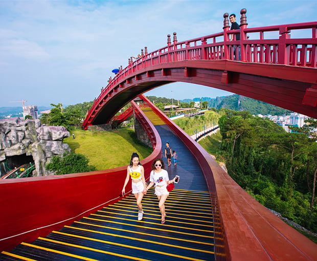 Du lịch Tết Nguyên Đán - Tour Hà Nội - Đền Đồ - Yên Tử - Vịnh Hạ Long - Sapa từ Sài Gòn 2025