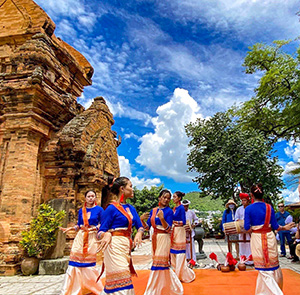 Du lich Nha Trang Lễ 30/4 - Du Ngoạn 4 Đảo - Vinwonders - Tháp Bà Ponagar từ Sài Gòn 2026