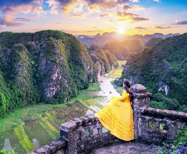 Du lịch Hè Tour Hà Nội - Yên Tử - Hạ Long - Tràng An - Sapa bay Vietnam Airlines từ Sài Gòn