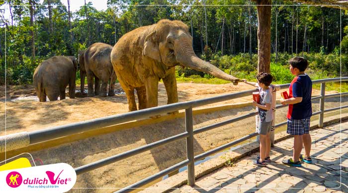 Du lịch Phú Quốc lễ 30/04 - Vinpear Land - Safari ngắm hoàng hôn tại Sunset Sanato từ Sài Gòn