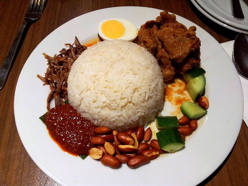 Nasi Lemak - Món ăn sáng quốc hồn quốc túy của Malaysia