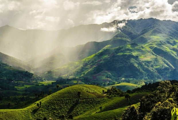 Đỉnh Pha Luông hùng vĩ