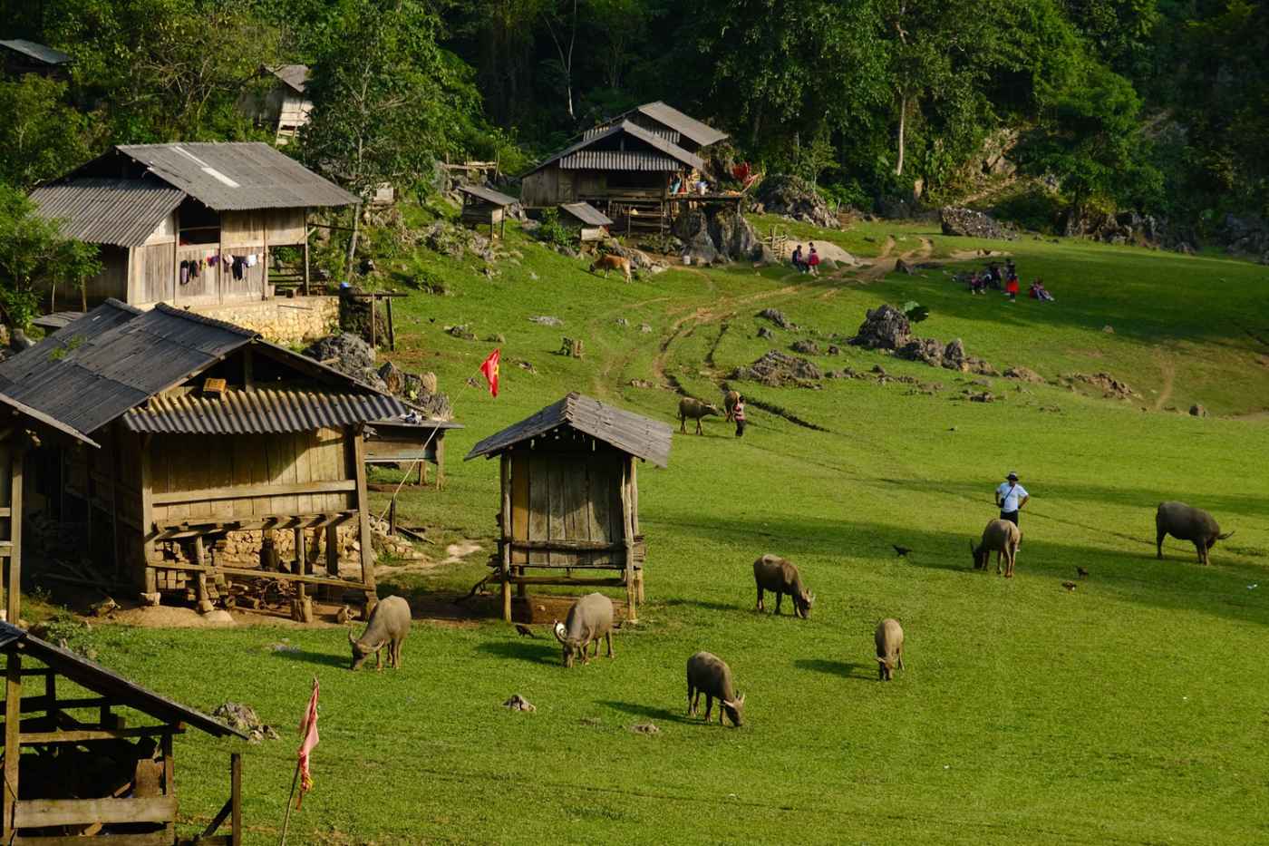 Một góc làng nguyên thủy Hang Táu