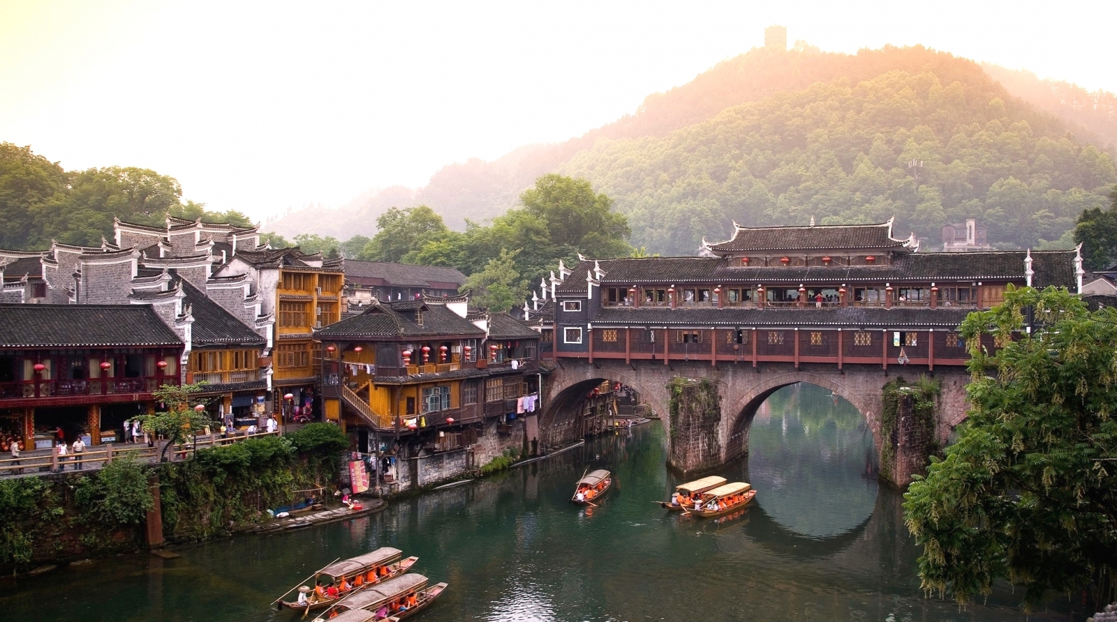 Phượng Hoàng Cổ Trấn với vẻ đẹp cổ xưa
