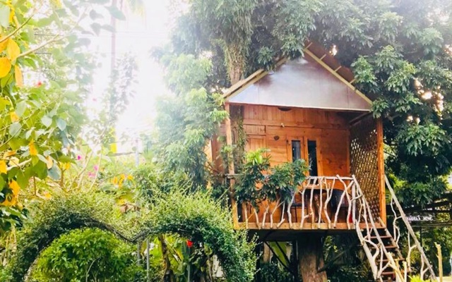Phu Quoc Sen Lodge Bungalow Village với không gian xanh mát