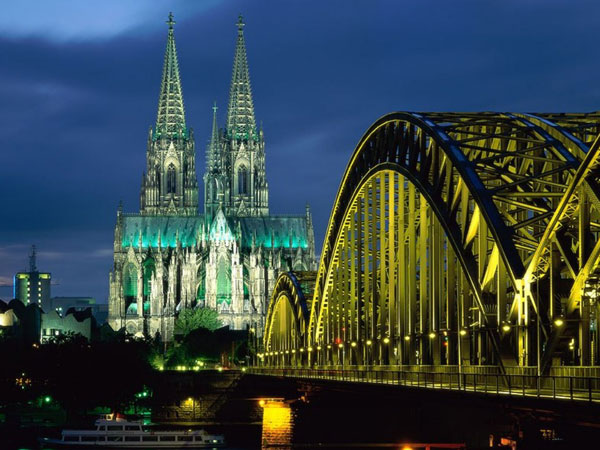 Nổi tiếng nhất ở nơi đây là nhà thờ cổ khổng lồ mang tên Nhà thờ Cologne - Du lịch Đức