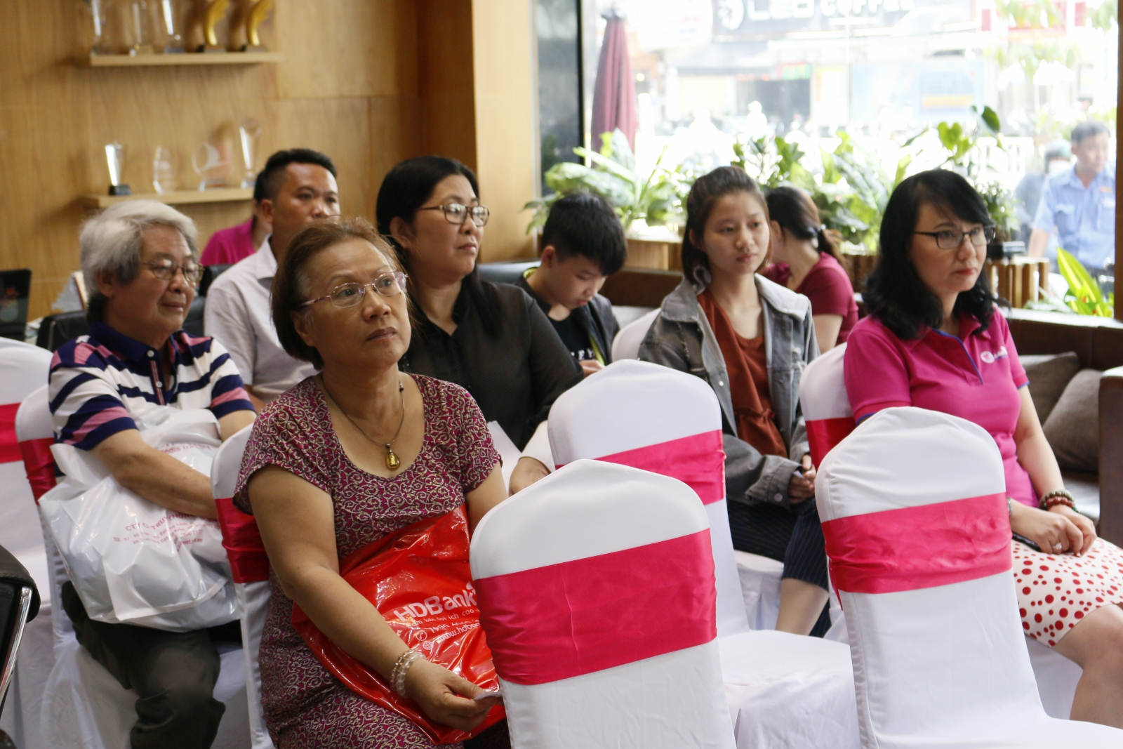 Không khí sôi động tại sự kiện quay số may mắn