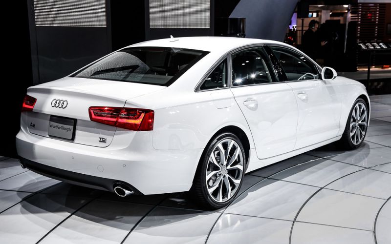 Thuê xe Audi A8